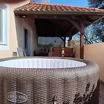 Simona - Extra Comfort With Large Terrace And Jacuzzi *