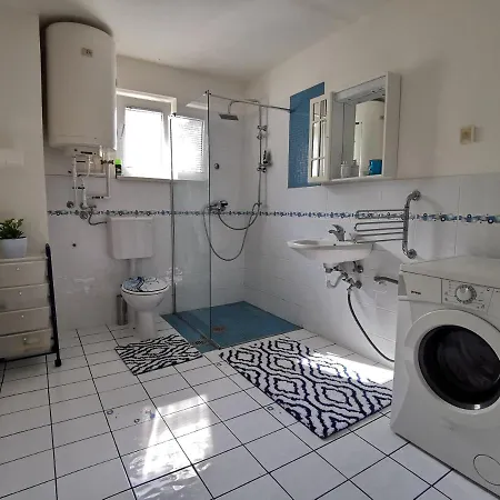 Apartment Simona - Extra Comfort With Large Terrace And Jacuzzi